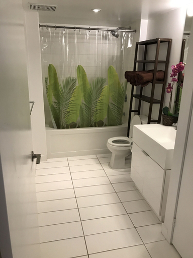 Bathroom, Luxury 2BR Suites in the heart of Downtown Toronto, Toronto