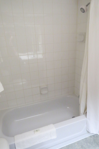Bathroom 4, Rocky Inn Express, Division No. 9
