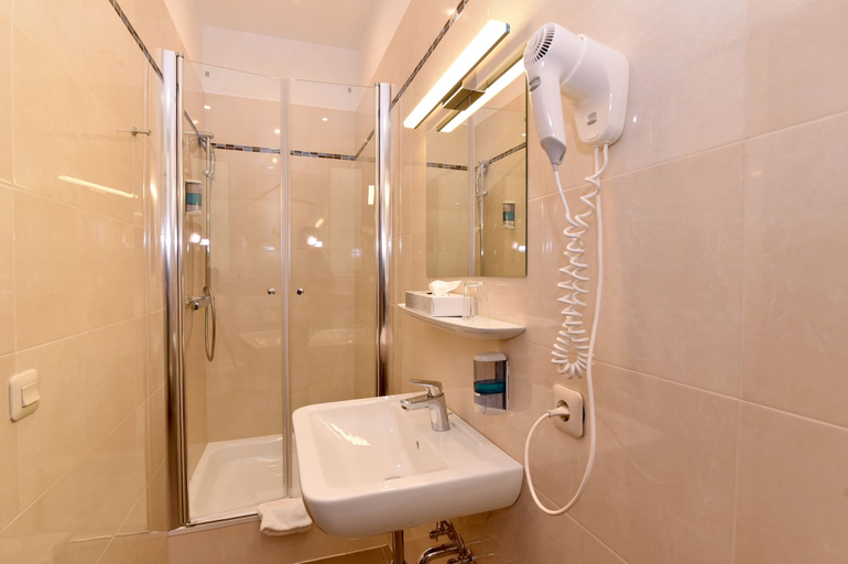 Bathroom 5, Hotel Römerhof, Baden-Baden