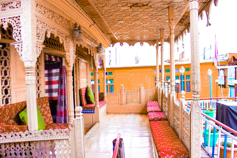 Food & Drinks 5, Aziz Palace, Srinagar