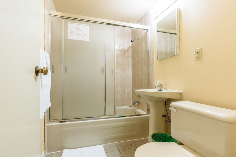 Bathroom 5, English Bay Hotel, Greater Vancouver