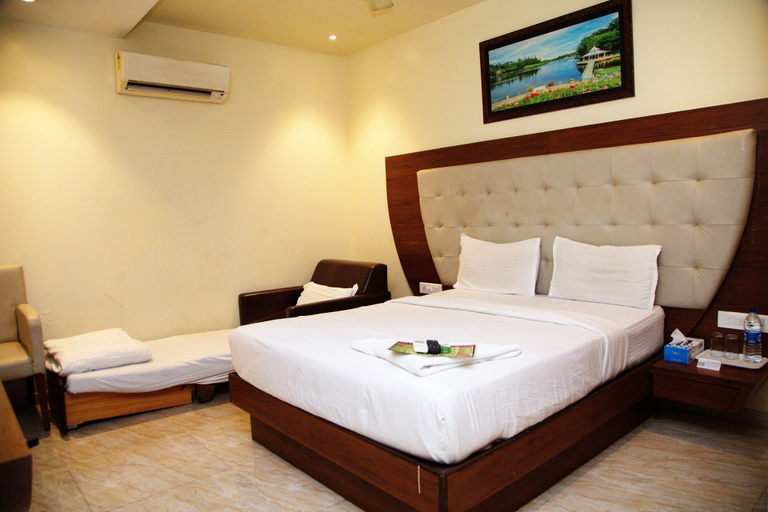 Bedroom 1, Hotel Dalon, Mumbai Suburban