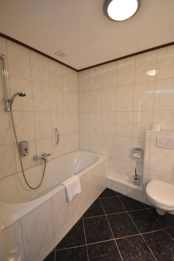 Bathroom 5, Hotel de Torenhoeve, Schouwen-Duiveland