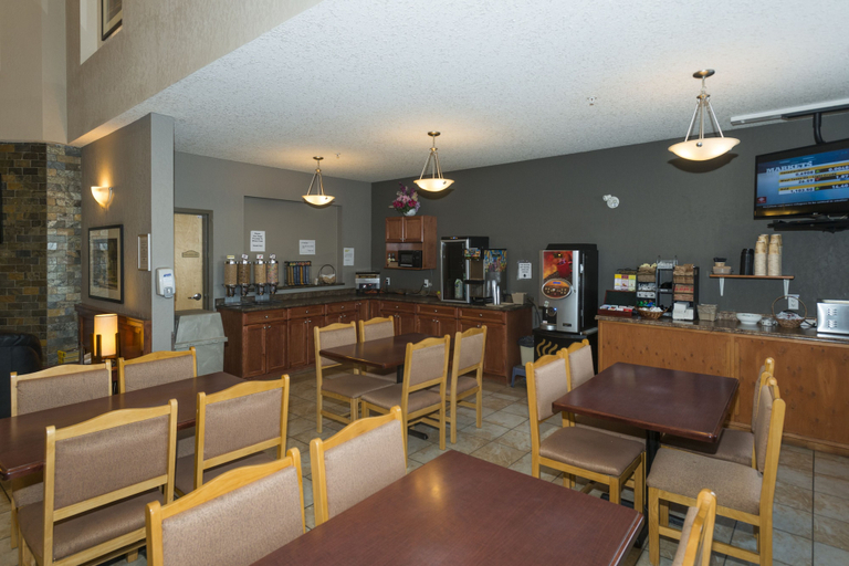 Food & Drinks 4, Lakeview Inns & Suites - Fort Nelson, Northern Rockies