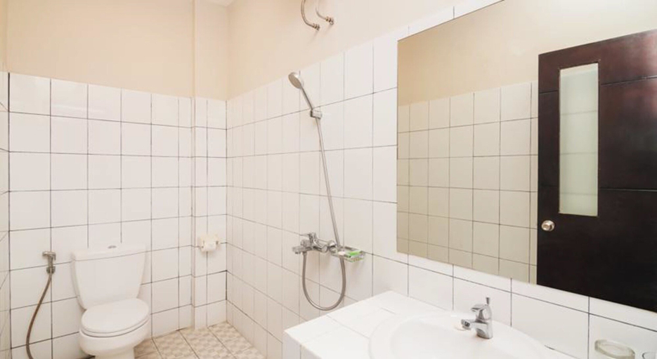 Bathroom 3, The Harmony Legian Hotel, Badung