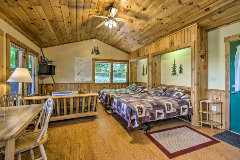 Bedroom 3, Nantahala Cabins, Swain