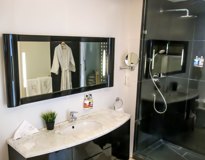 Bathroom 5, The Place Resort at Tokeh Beach, Western Rural