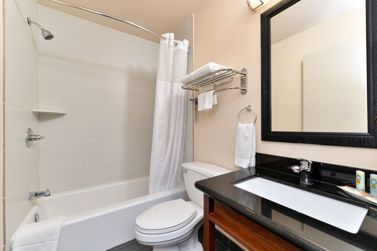 Bathroom 4, Rodeway Inn, Contra Costa