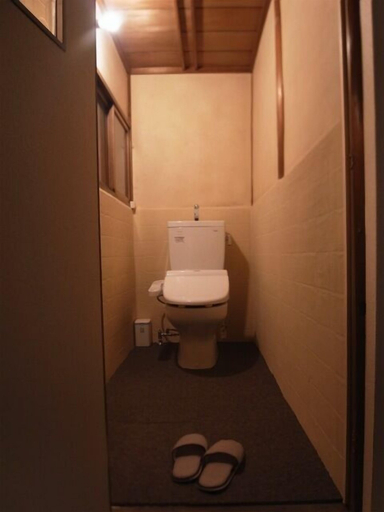 Bathroom, Kyomachiya Shijokarasuma-an, Kyoto
