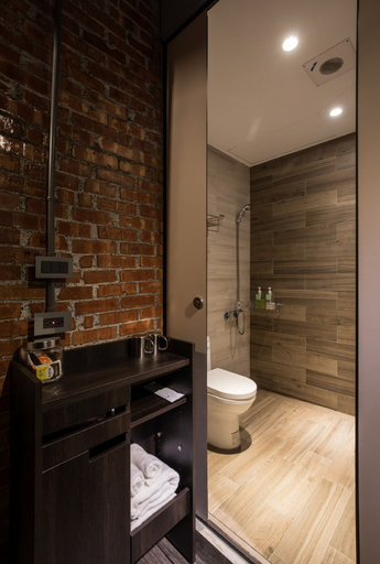 Bathroom 3, The Brick, Tainan