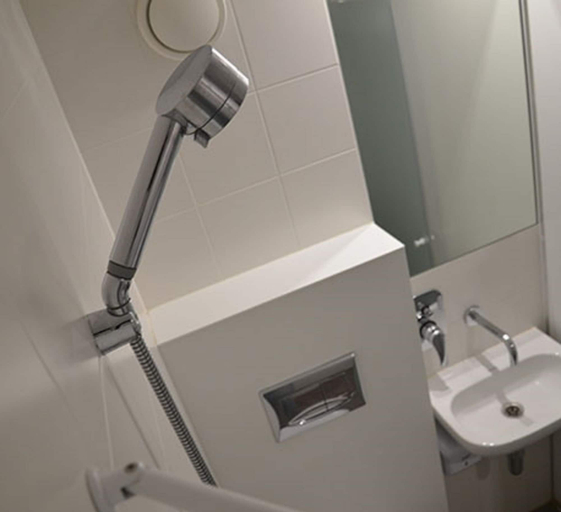 Bathroom 5, Eklo Hotels Le Havre, Seine-Maritime