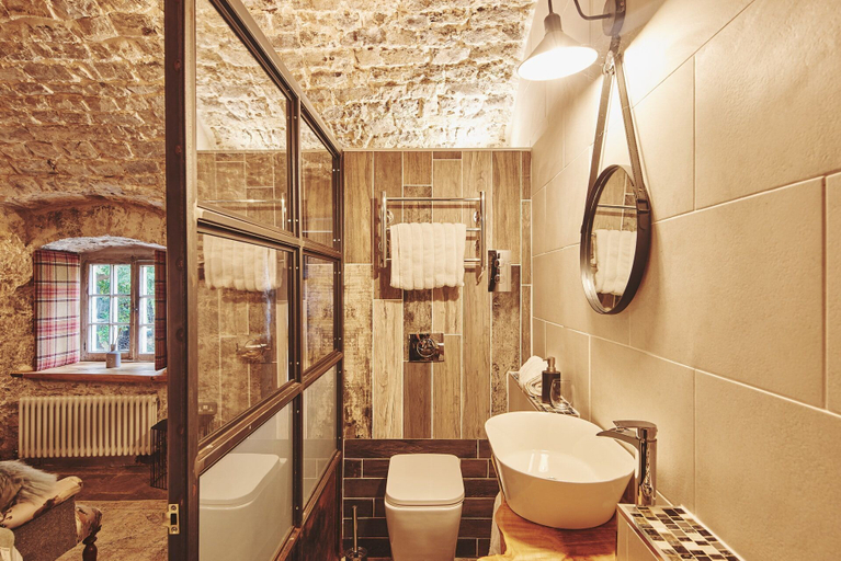 Bathroom, Alium Cottage Gileston Manor, Vale of Glamorgan