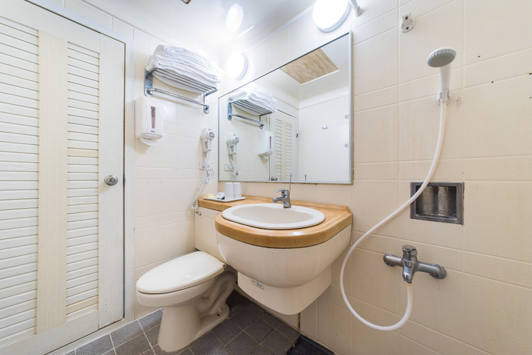 Bathroom 5, Kentington Resort, Pingtung