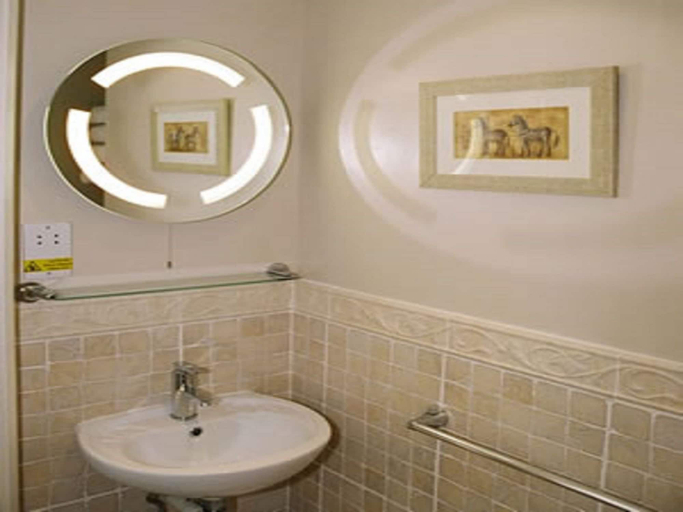 Bathroom 5, The Devonian, Douglas