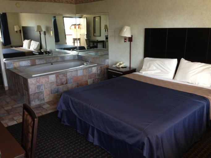 Bedroom 2, Del Amo Inn, Los Angeles