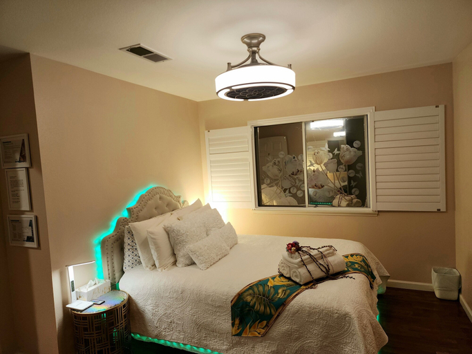 Bedroom 3, Balloons and Wine, Riverside