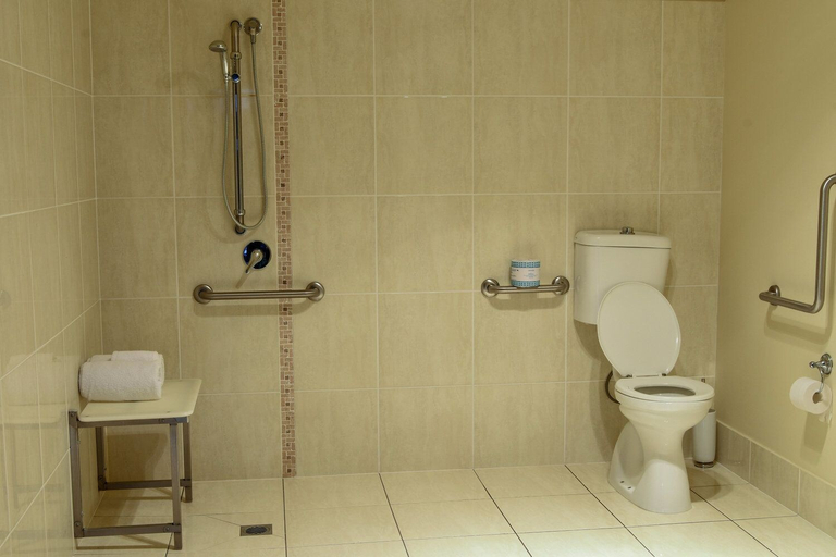 Bathroom 3, Atricom Apartments Australia, Stanthorpe