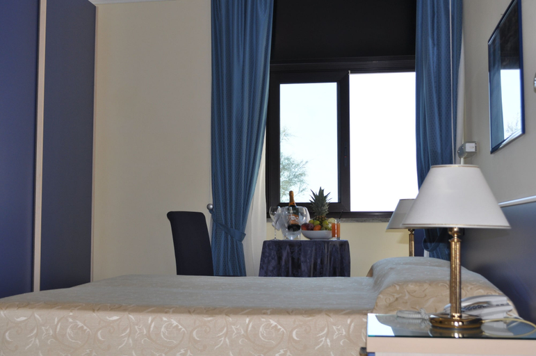 Bedroom 4, Grand Hotel La Playa, Latina