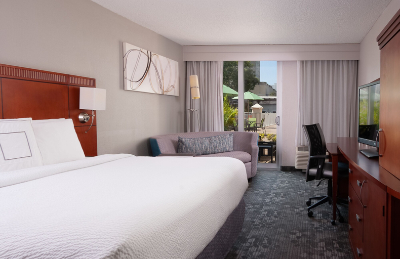 Bedroom 4, Courtyard Miami in Coral Gables by Marriott, Miami-Dade