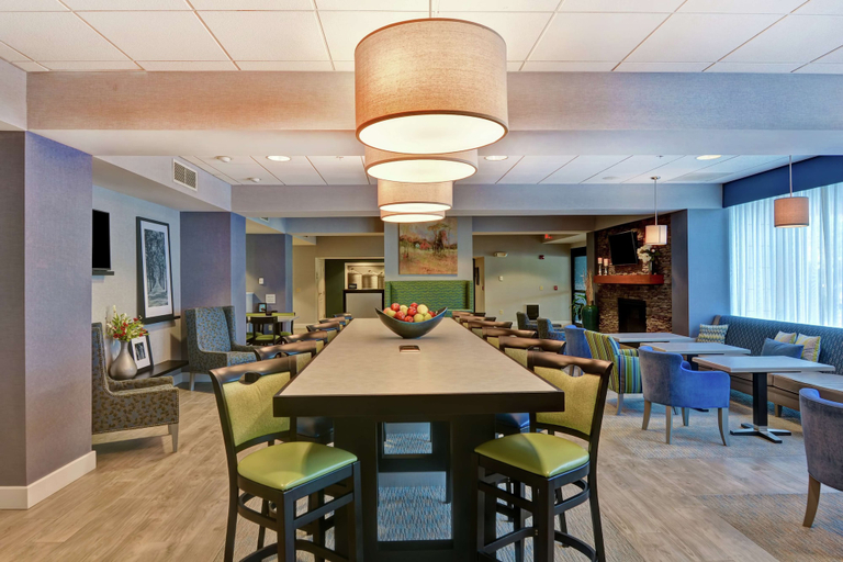 Food & Drinks 5, Hampton Inn Sayre, Bradford