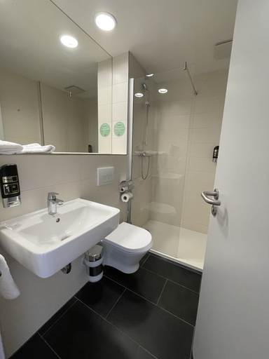 Bathroom 5, Serways Hotel Spessart Sud, Aschaffenburg