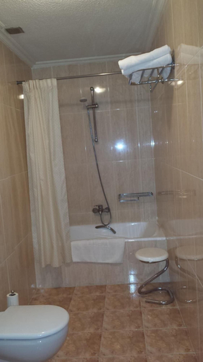 Bathroom 5, Hotel Amefa, Salamanca