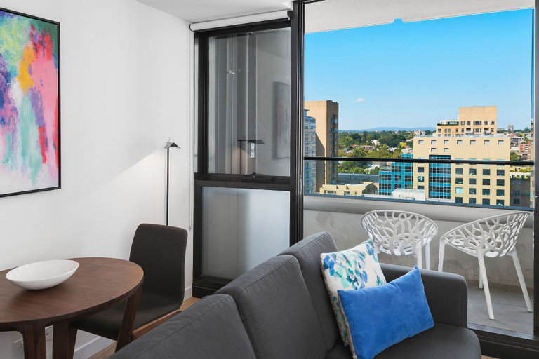 Exterior & Views 9
