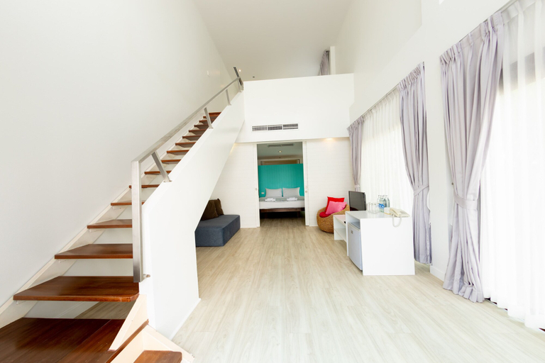 Others 5, Kochira, Hua Hin