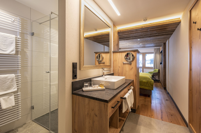 Bathroom 5, Alpenresort Fluchthorn, Landeck
