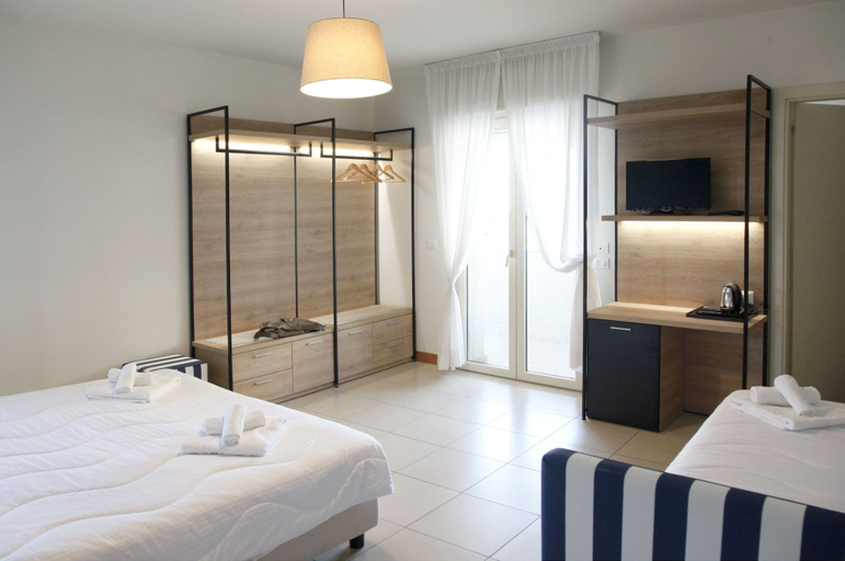Bedroom 3, Hotel Majorca, Rimini