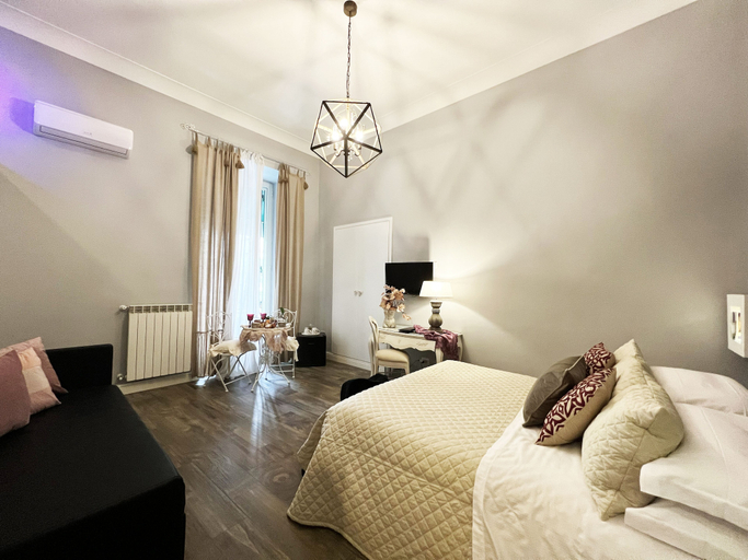 Bedroom 2, Domus Deorum Deluxe, Napoli