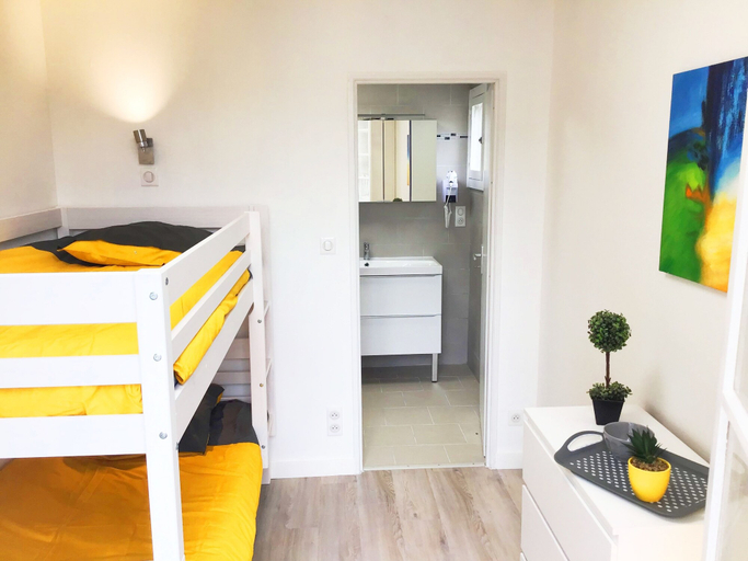 Bedroom 2, Appart Soleil T6 140m2 proche Sanctuaire, Hautes-Pyrénées