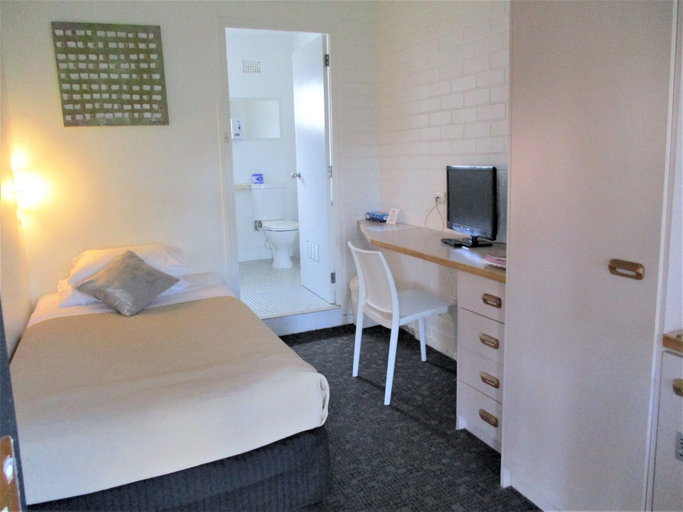 Bedroom 2, Cronulla Motor Inn, Sutherland Shire - East