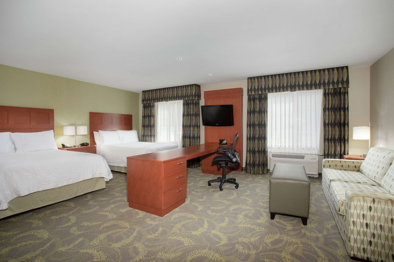 Bedroom 3, Hampton Inn and Suites Astoria, Clatsop