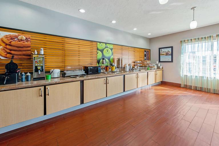 Food & Drinks 5, La Quinta Inn & Suites by Wyndham Leesville Ft. Polk, Vernon