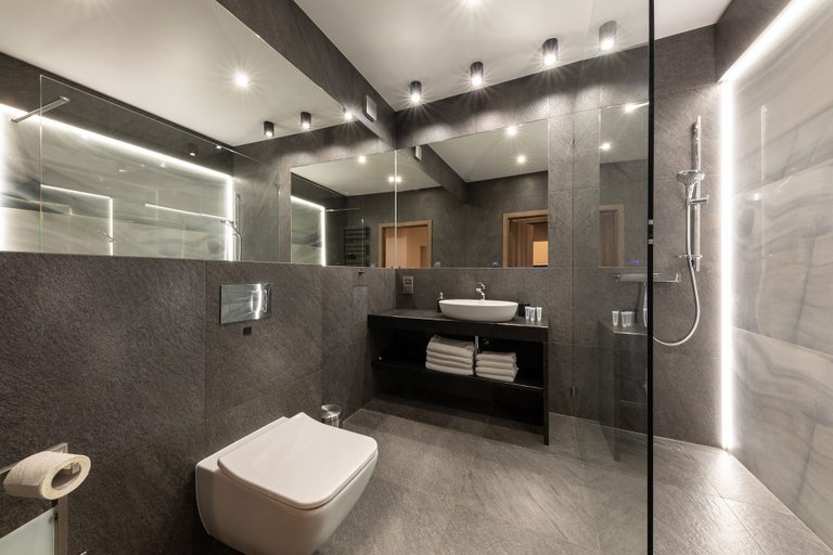 Bathroom 5, Aparthotel New Lux, Środa Śląska