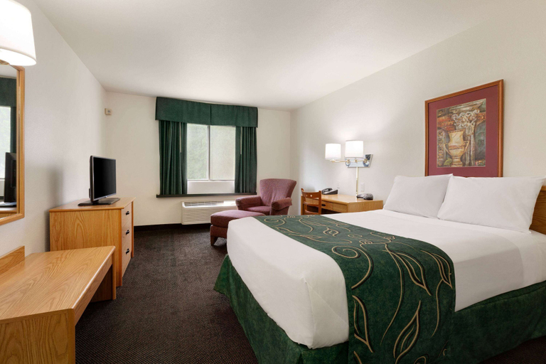 Bedroom 3, Travelodge by Wyndham Hermiston, Umatilla