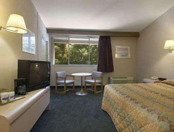 Bedroom 2, Knights Inn Liberty, Sullivan