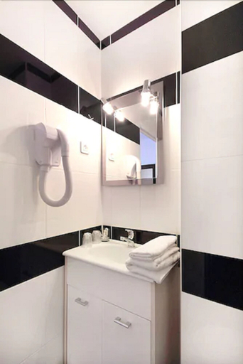 Bathroom 5, LUXELTHE Hôtel, Paris