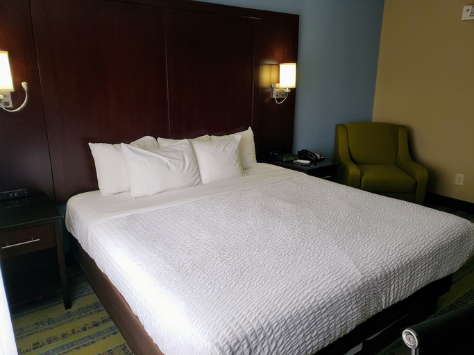 Bedroom 3, Clarion Hotel Conference Center Lexington North, Fayette