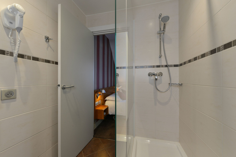 Bathroom 4, Relais du Pré, Paris