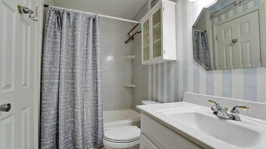 Bathroom, Runaway Bay Resort by BBG, Manatee