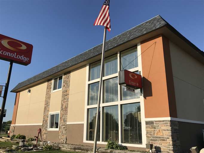 Exterior & Views 2, Econo Lodge La Crosse North, La Crosse