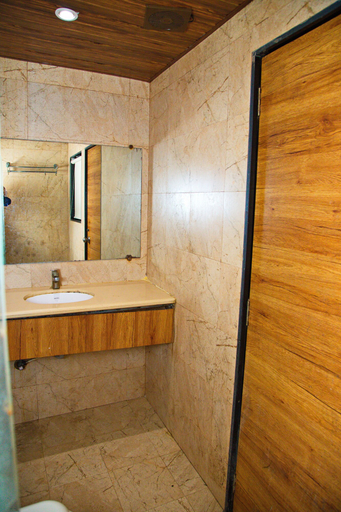 Bathroom 2, Hotel Dalon, Mumbai Suburban