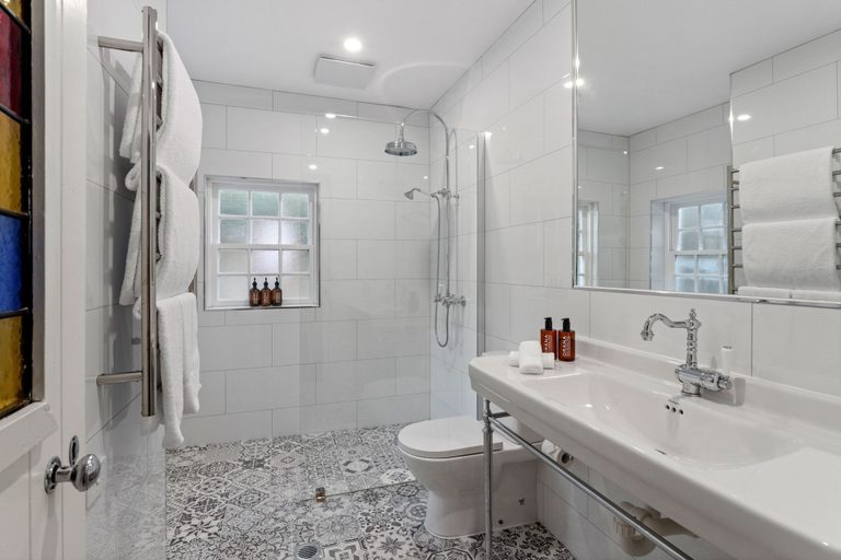 Bathroom 5, Lythgo's Row Colonial Cottages, Brighton