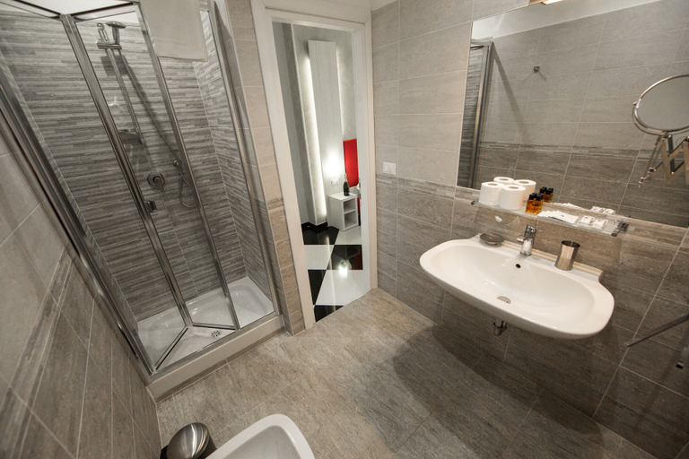 Bathroom 5, Star of Rome, Rome