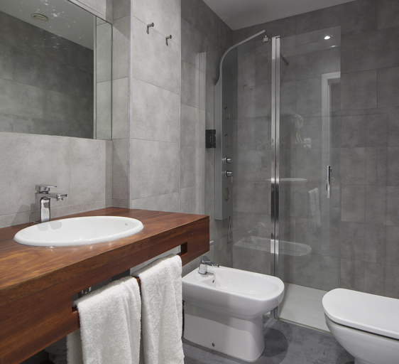 Bathroom 4, Hotel & Thalasso Villa Antilla, Guipúzcoa