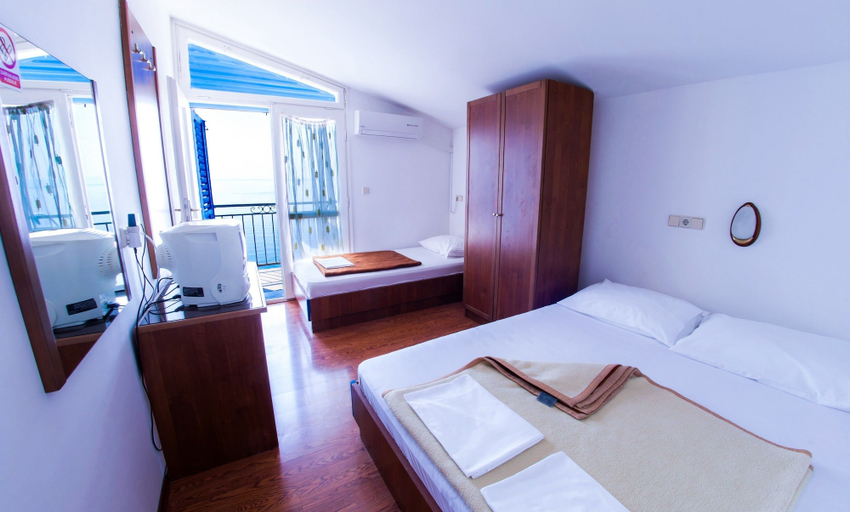 Bedroom 3, Beach Hotel Plaza, Podgora