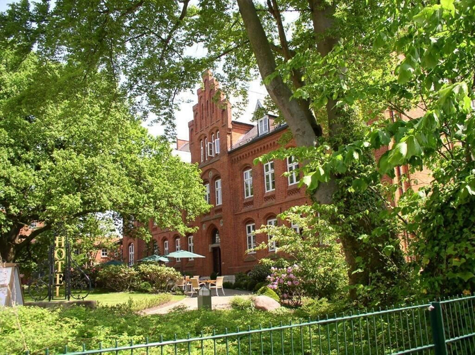 Exterior & Views 2, Genießer Hotel Altes Gymnasium, Nordfriesland
