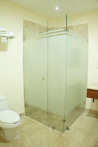 Bathroom 3, Pajaro de Fuego Pool & Terrace, Compostela